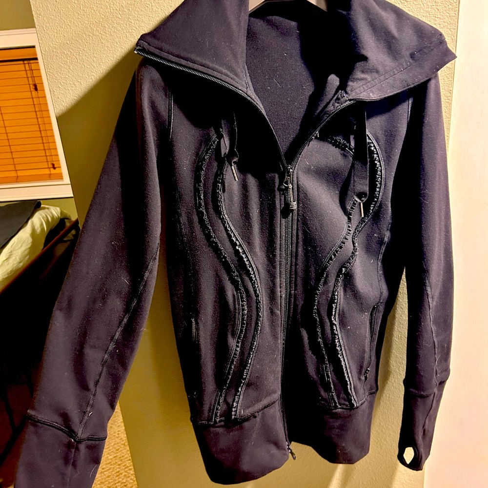 Lululemon Limited Edition Ruffled Stride Jacket - Picture 2 of 6